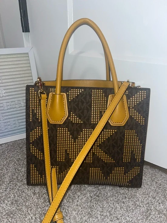 Michael Kors Mercer bag in Marigold - Picture 11 of 11